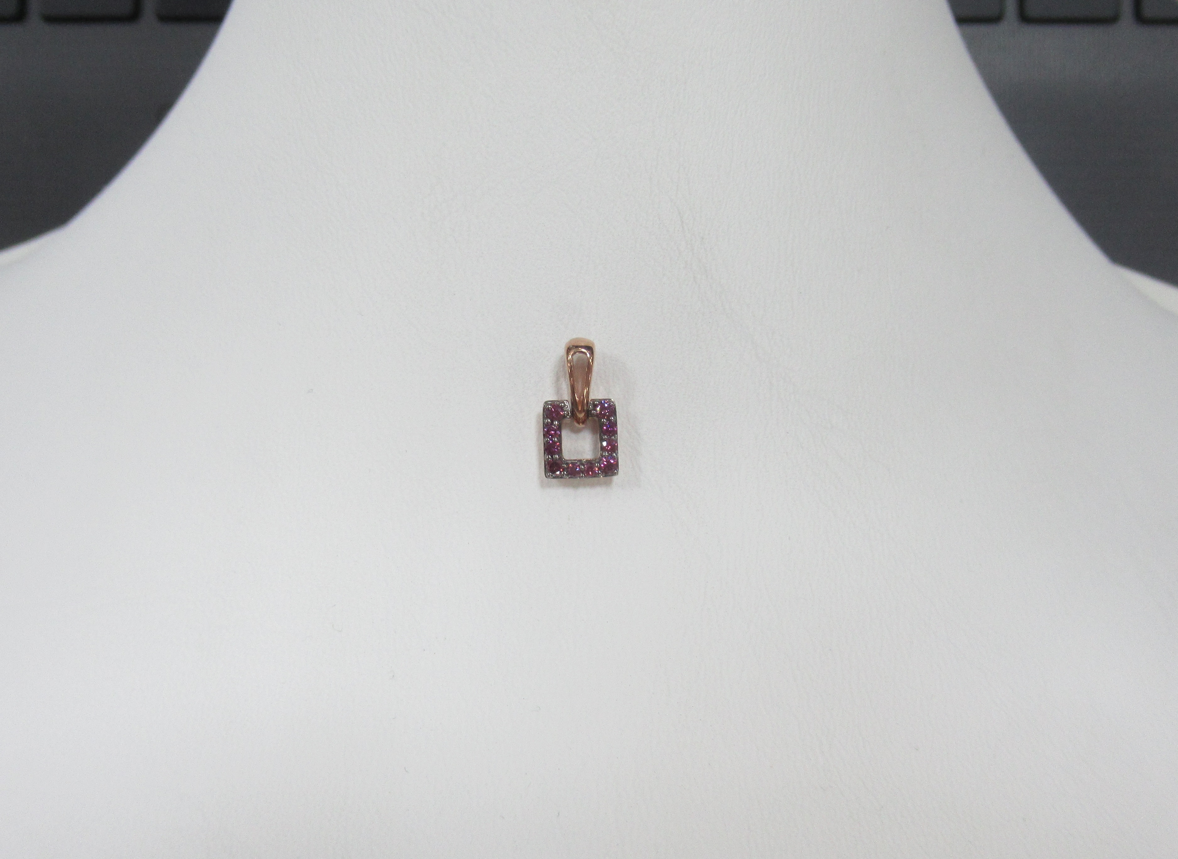 Серебряная подвеска с розовыми бриллиантами